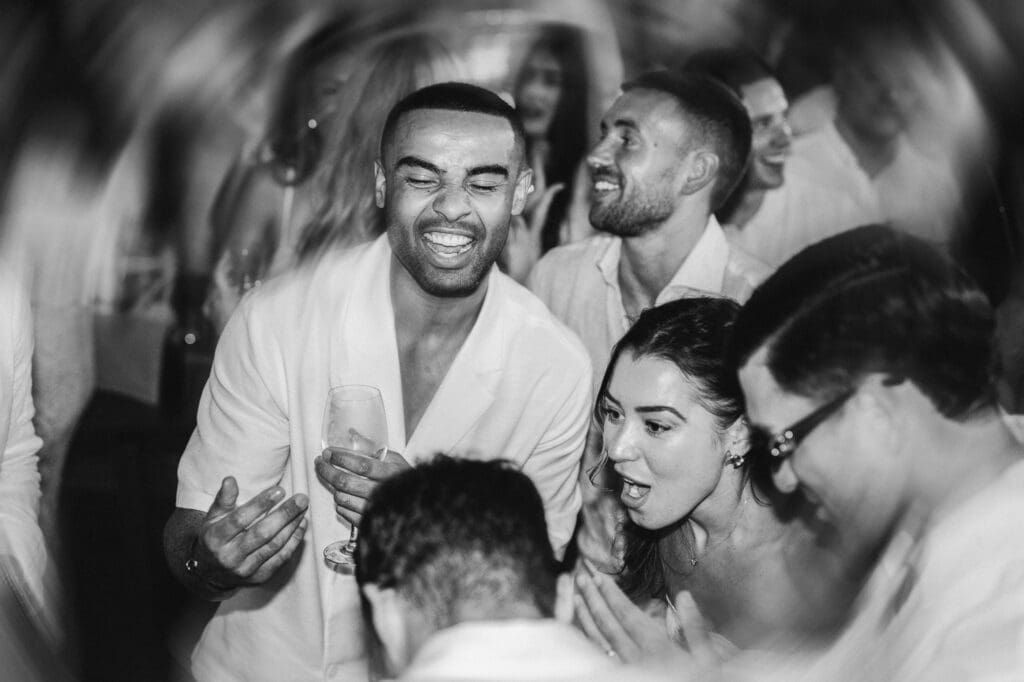 White party welcome dinner atmosphere at Boccamar Nice before Mont Leuze French Riviera wedding — Marion Pinel