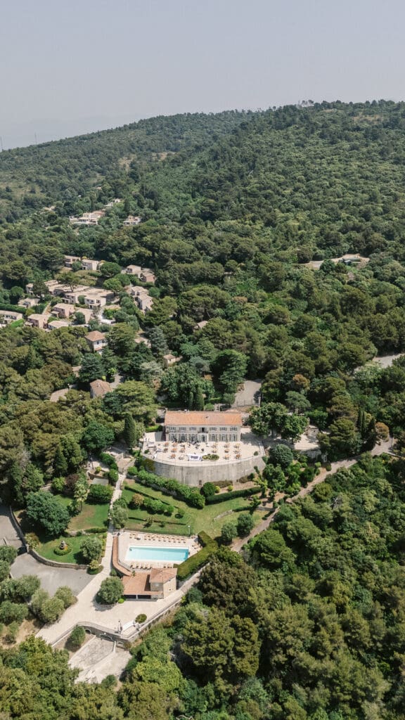 Getting ready suite at Domaine du Mont Leuze French Riviera with Mediterranean light — Marion Pinel