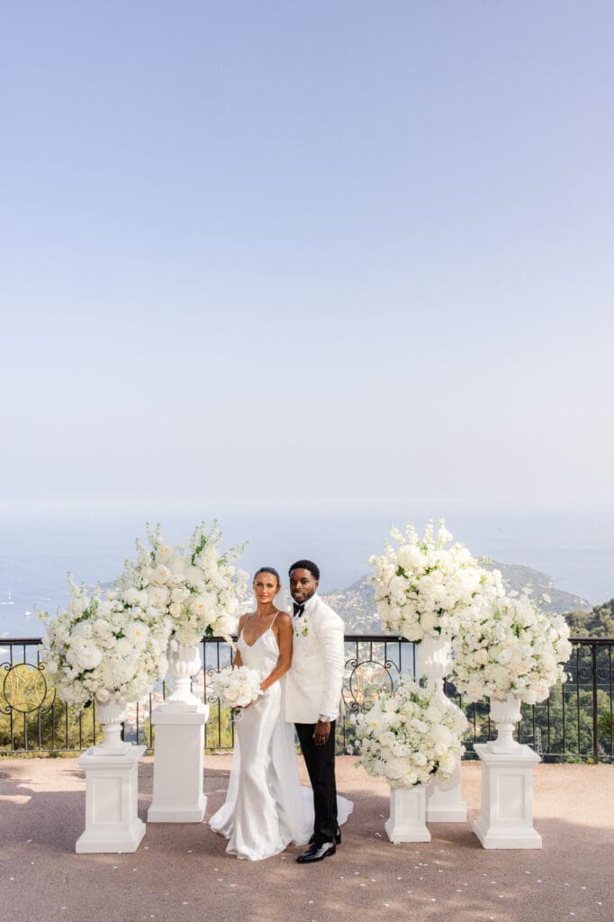 Bride and groom exchanging vows at outdoor ceremony Domaine du Mont Leuze French Riviera — Marion Pinel