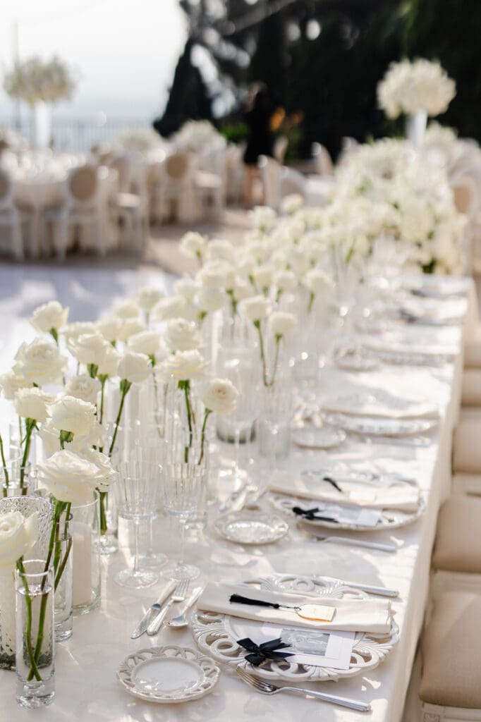 Elegant dinner table setting at Domaine du Mont Leuze luxury wedding French Riviera — Marion Pinel
