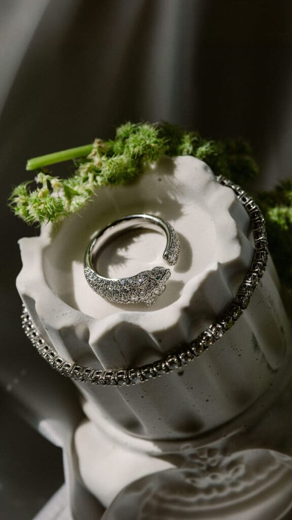 Cartier ring bridal details Château du Prieuré Evecquemont wedding by Marion Pinel