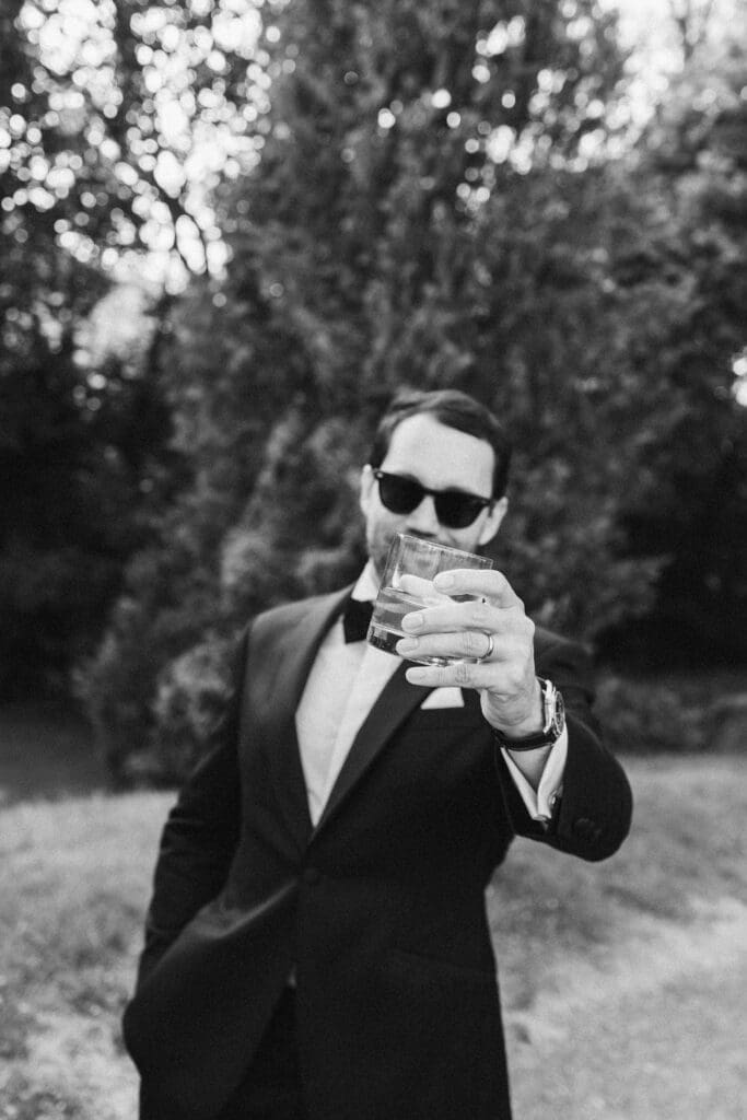 Best paris wedding photographer take a groom portrait